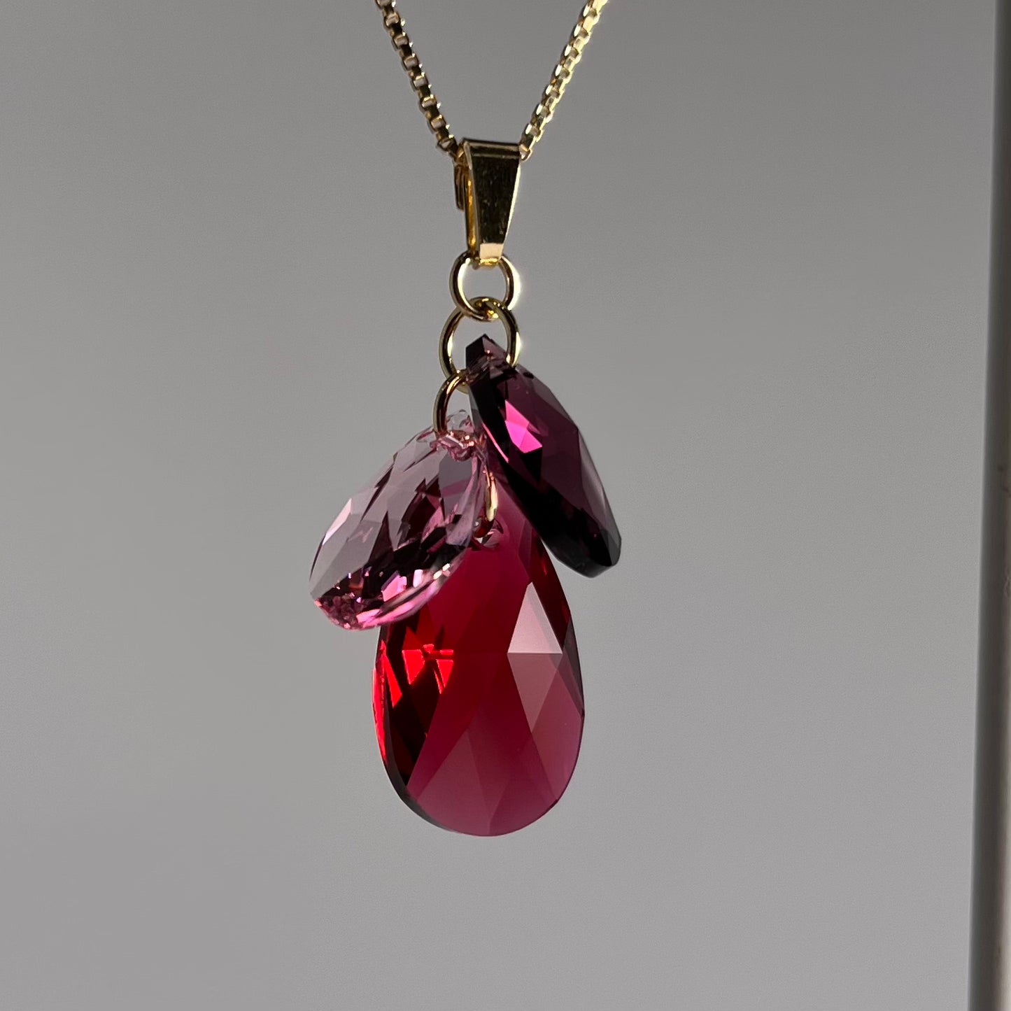 Necklace with Swarovski crystals, gold-plated silver, raspberry red, FLOWER