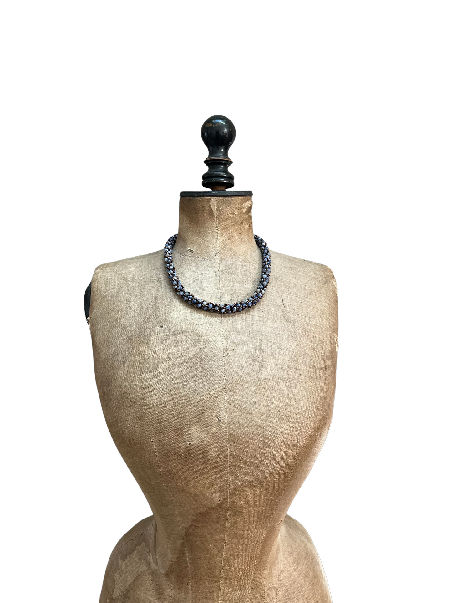 Collier spirale au crochet en perles Miyuki et sodalite, 50 cm