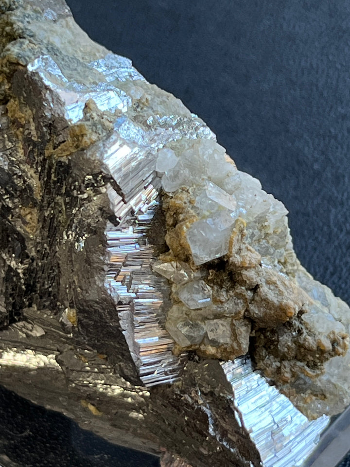 Topazes sur arsénopyrite Portugal PNQ11