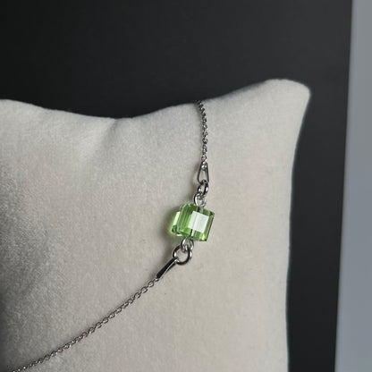 Браслет с кристаллами Сваровски, оливково-зеленый, серебро с родиевым покрытием, КВАДРАТ