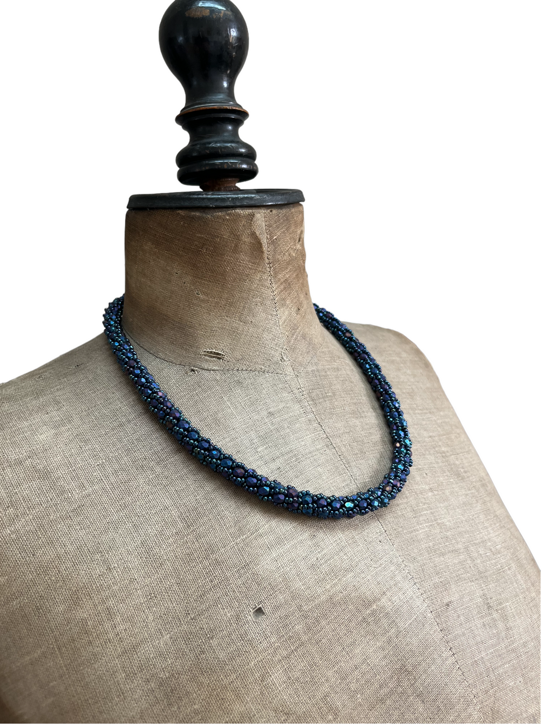 Collier spirale au crochet en perles Miyuki, bleu metallique, 50 cm