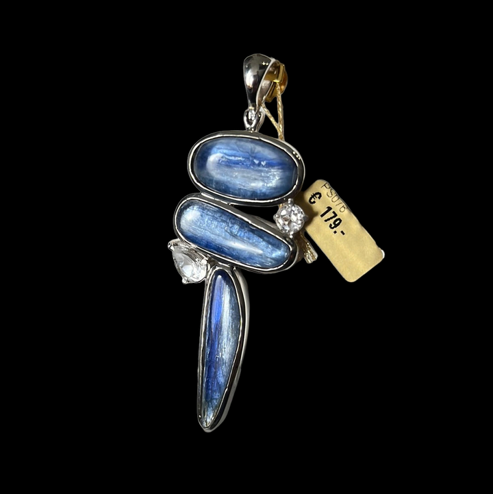 Pendentif en argent avec cyanite  PS076