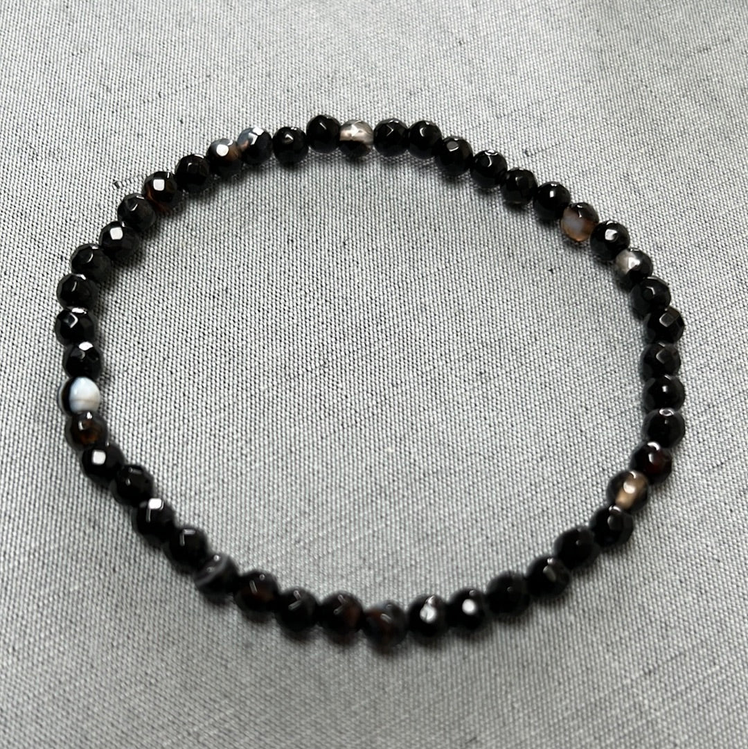 Schwarze Onyx -Armbandsteine ​​facettiert 4 mm