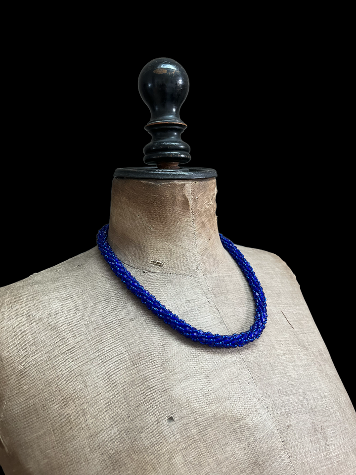 Collier spirale au crochet en perles Miyuki, cobalt, 46 cm