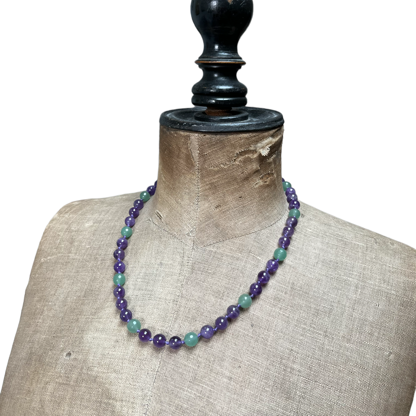 Collier à noeuds en pierres naturelles  (améthyste, aventurine verte) 48 cm