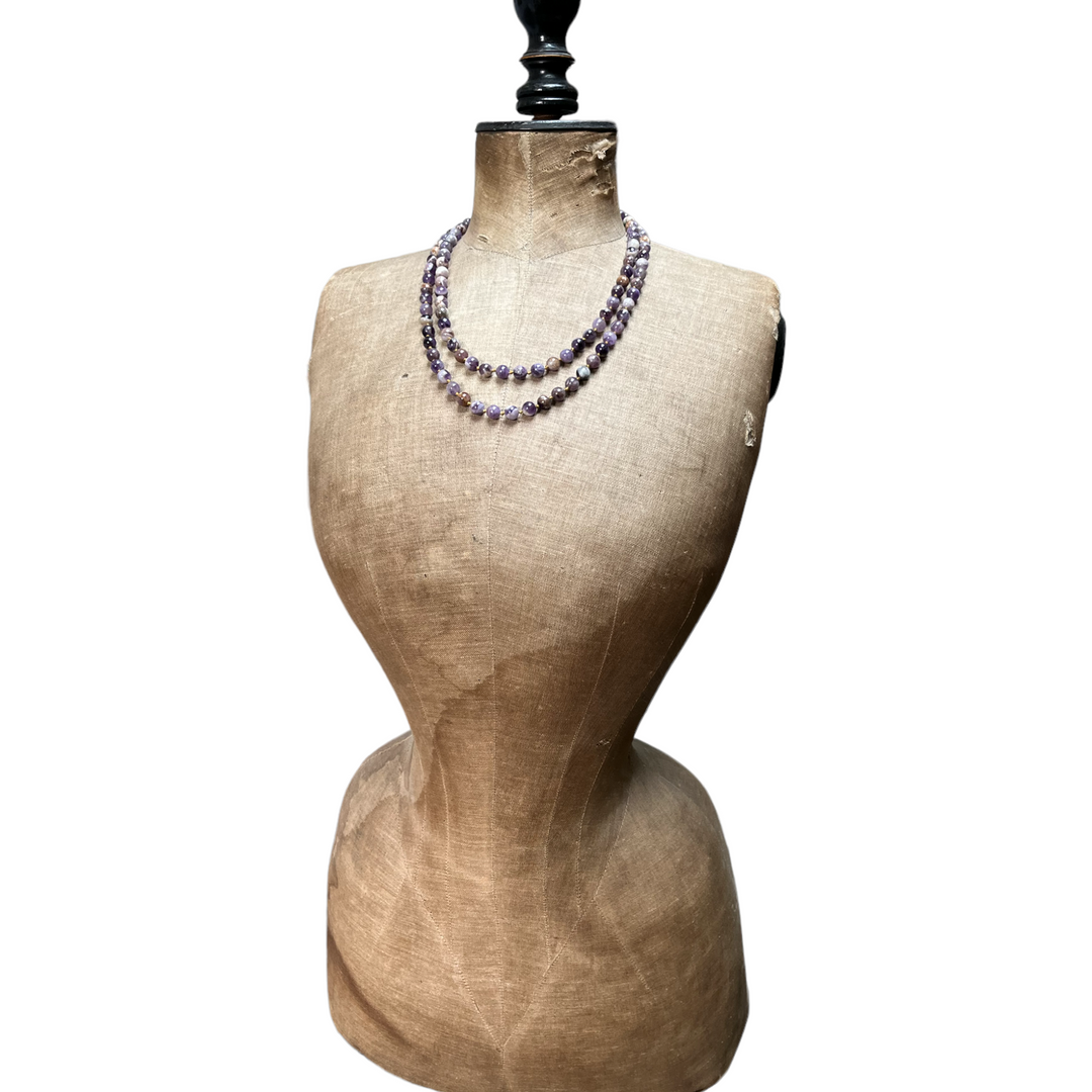 Nodium noded necklace in natural stone (quartz amethyst “chevron”, mala) 112 cm